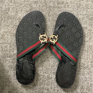 Gucci Nero Lifford sandals size 39 black w green and red canvas straps.